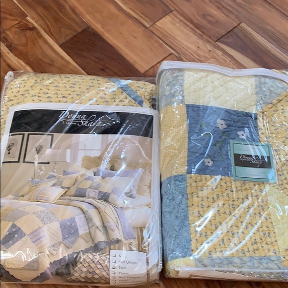 2 Twin quilts, brand new in original packing - Picture 1 of 1
